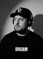 /var/www/dream/data/www/dream/assets/avatars/SlavaStrun.webp